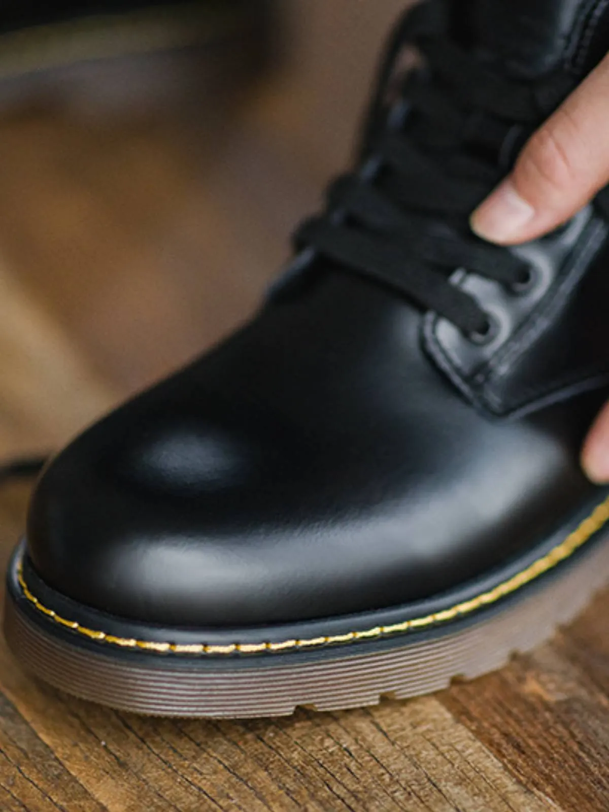 British-Style Mid-Cut Chelsea Boots