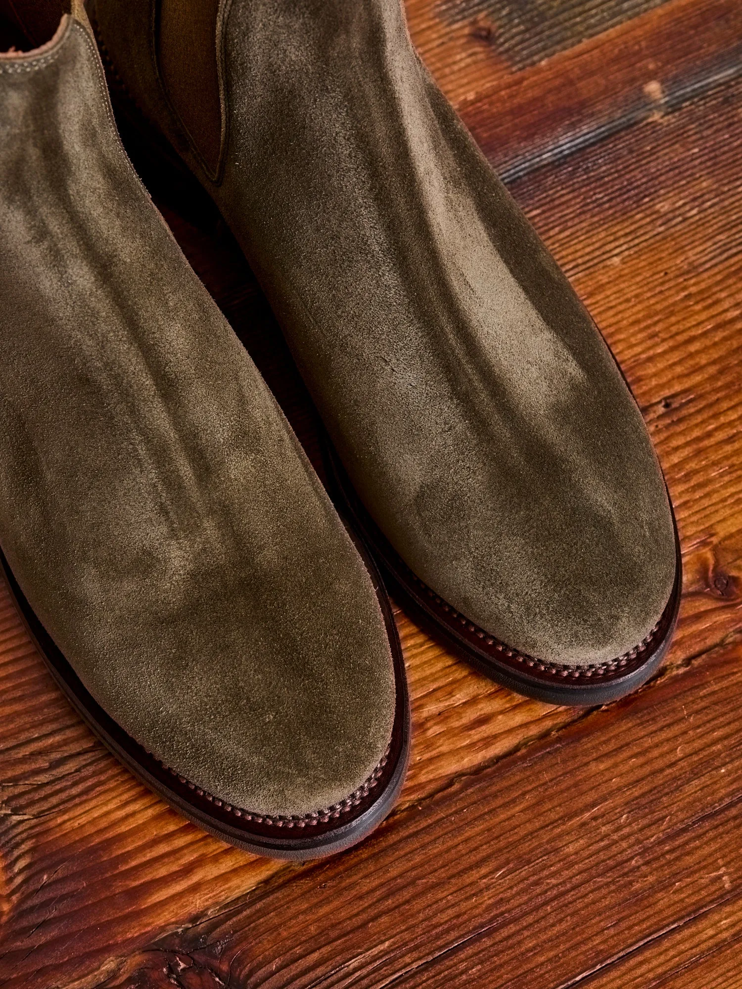 Chelsea Boot 2030 in Dark Olive Janus Calf Suede