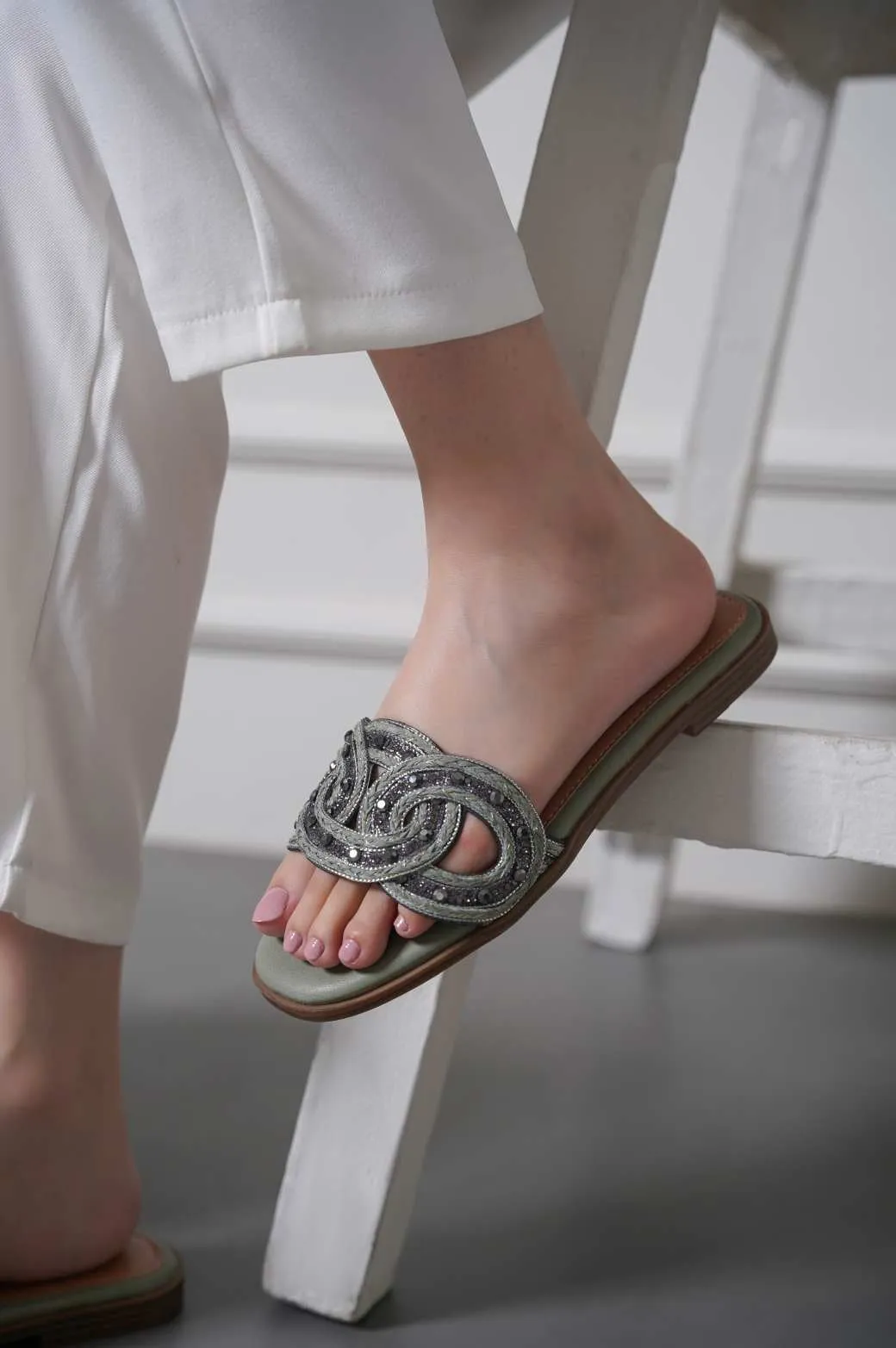 ELSIE STUDDED SLIDES