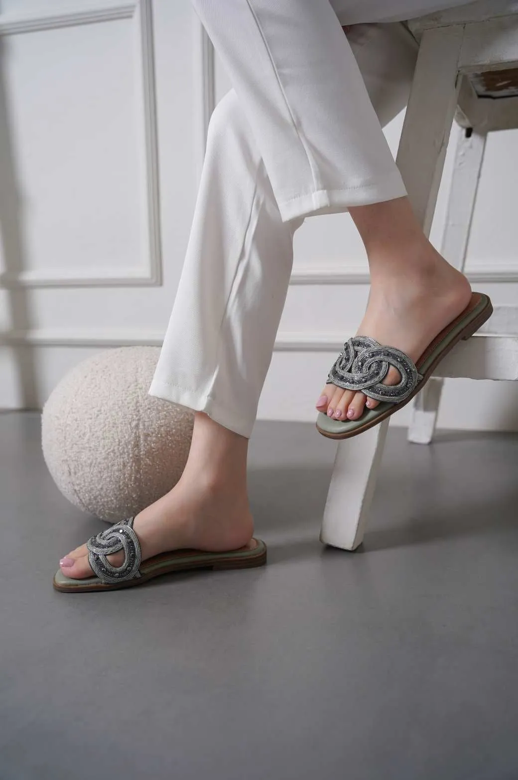 ELSIE STUDDED SLIDES