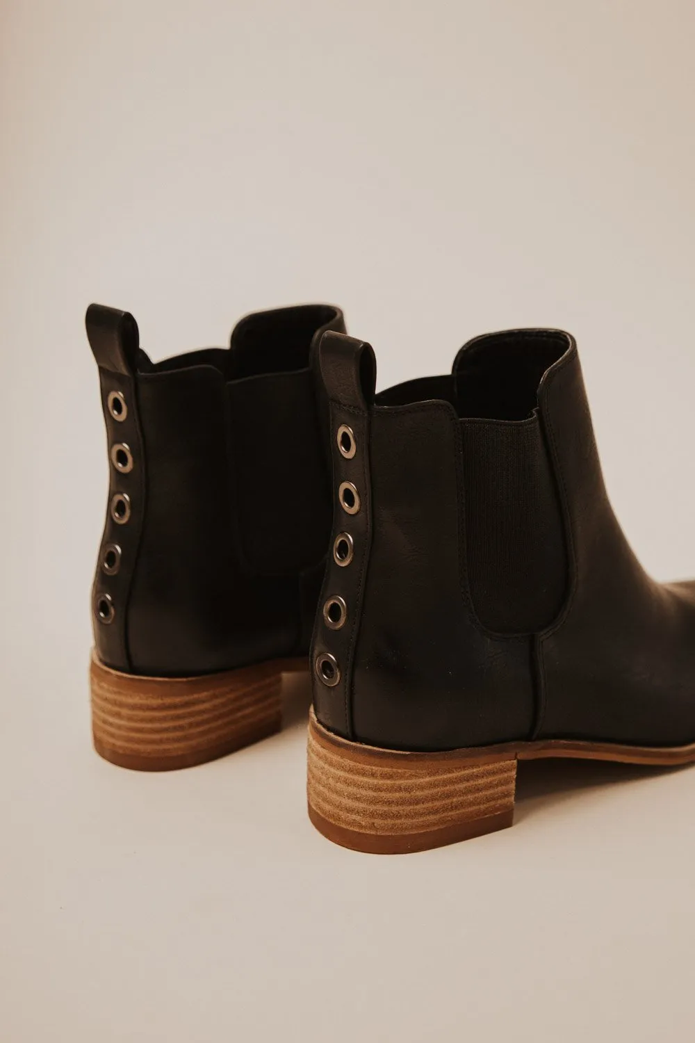 Norway Chelsea Boots in Black