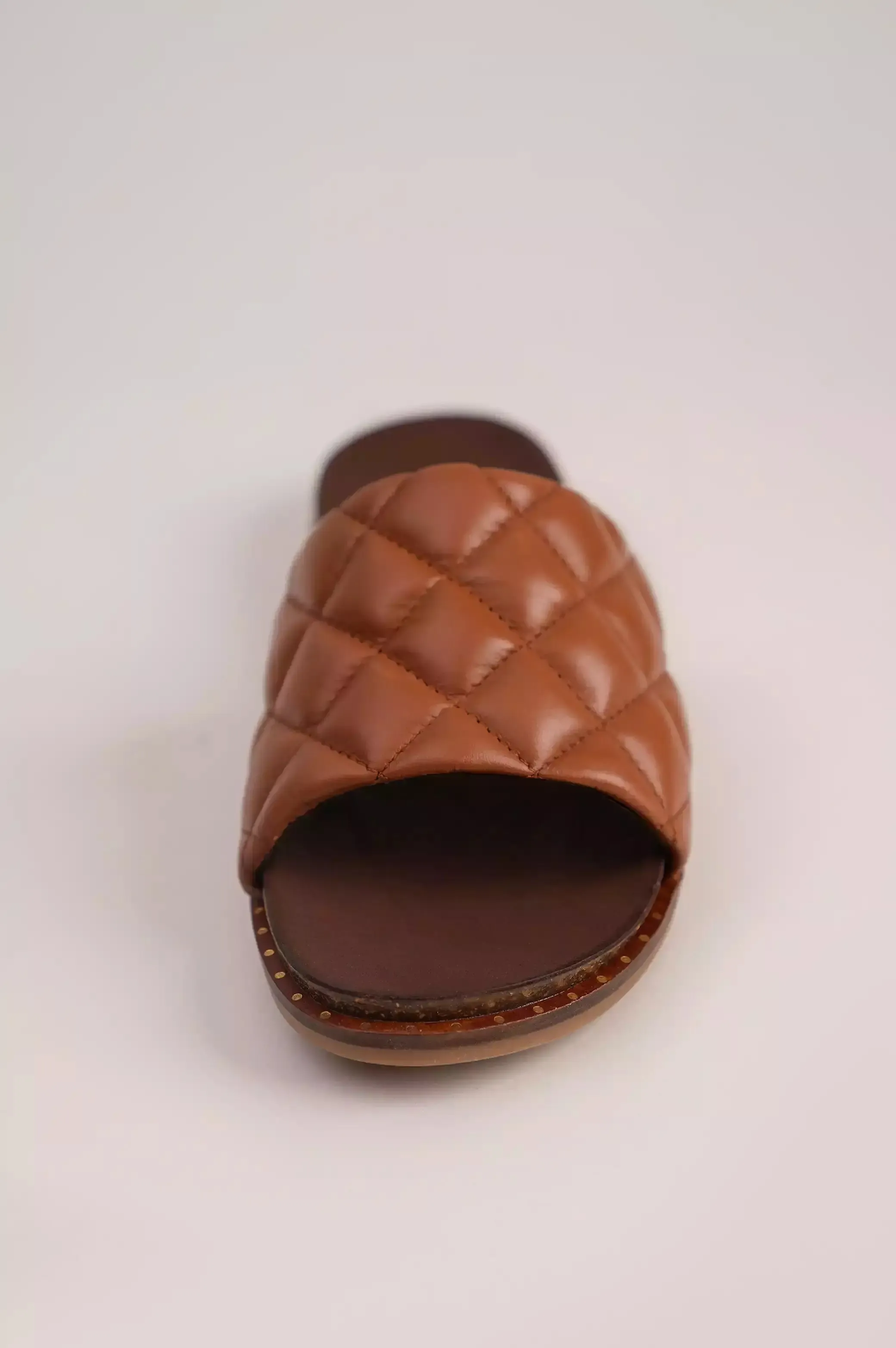 QUILTED LEATHER SLIDES