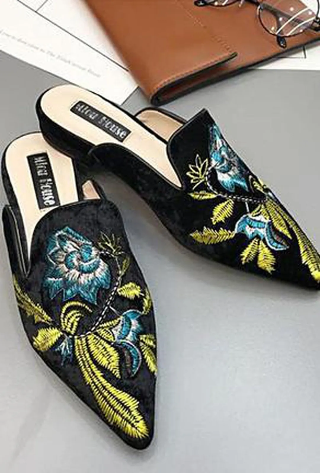 RUE - EMBROIDER MULE SLIPPER