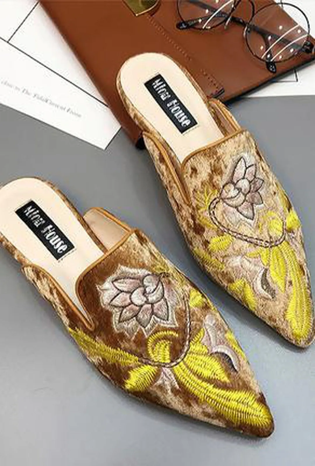 RUE - EMBROIDER MULE SLIPPER